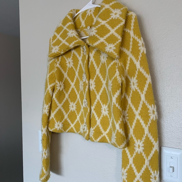 Adorable Yellow Flower Embroidered Knit Button-Up - Picture 3 of 7